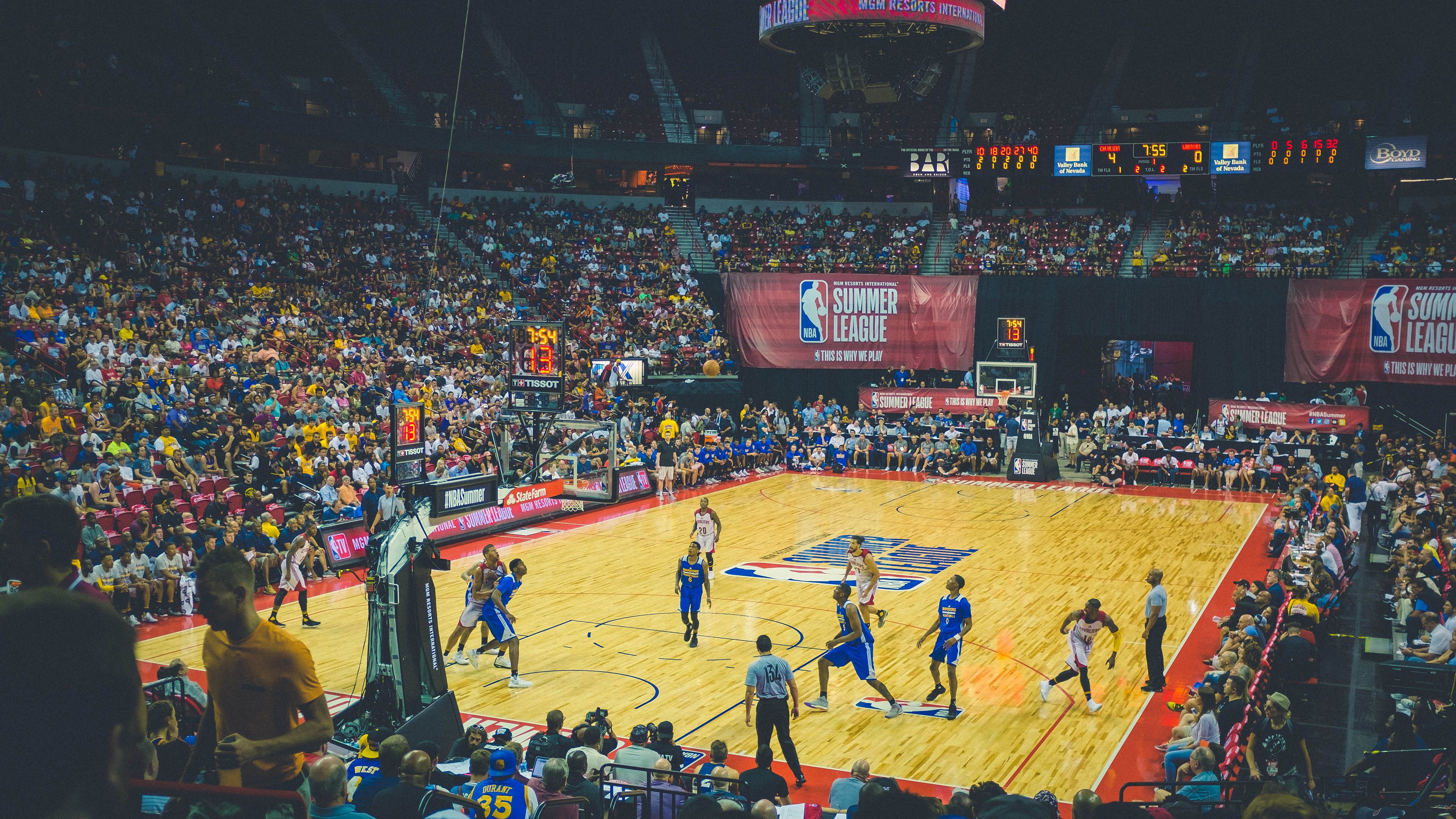 开云体育在线赛事直播-库里训练视频曝光状态回暖，库里训练视频素材